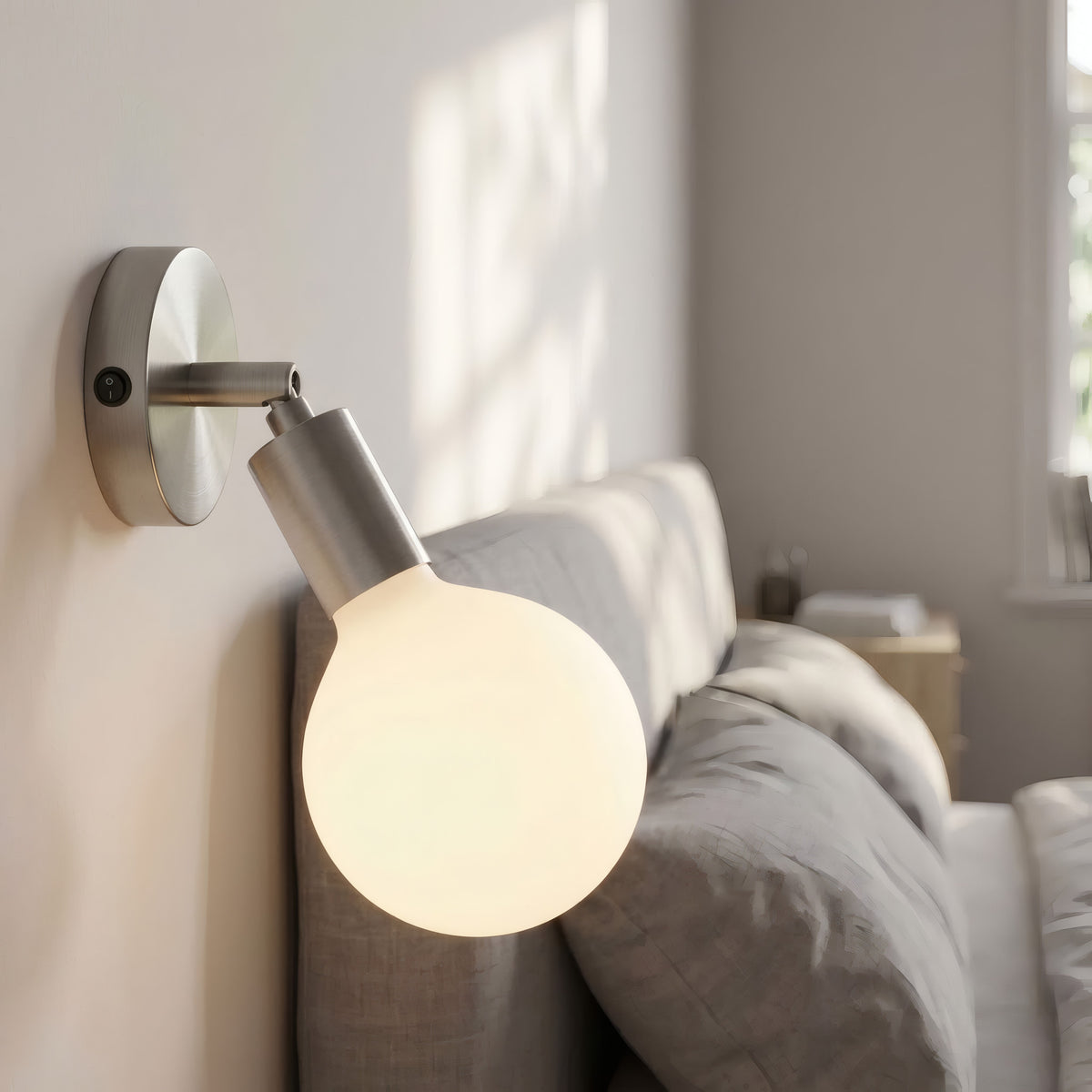 Lille cylindrisk roset i metal med afbryder, Ø 83 mm — Satineret titan