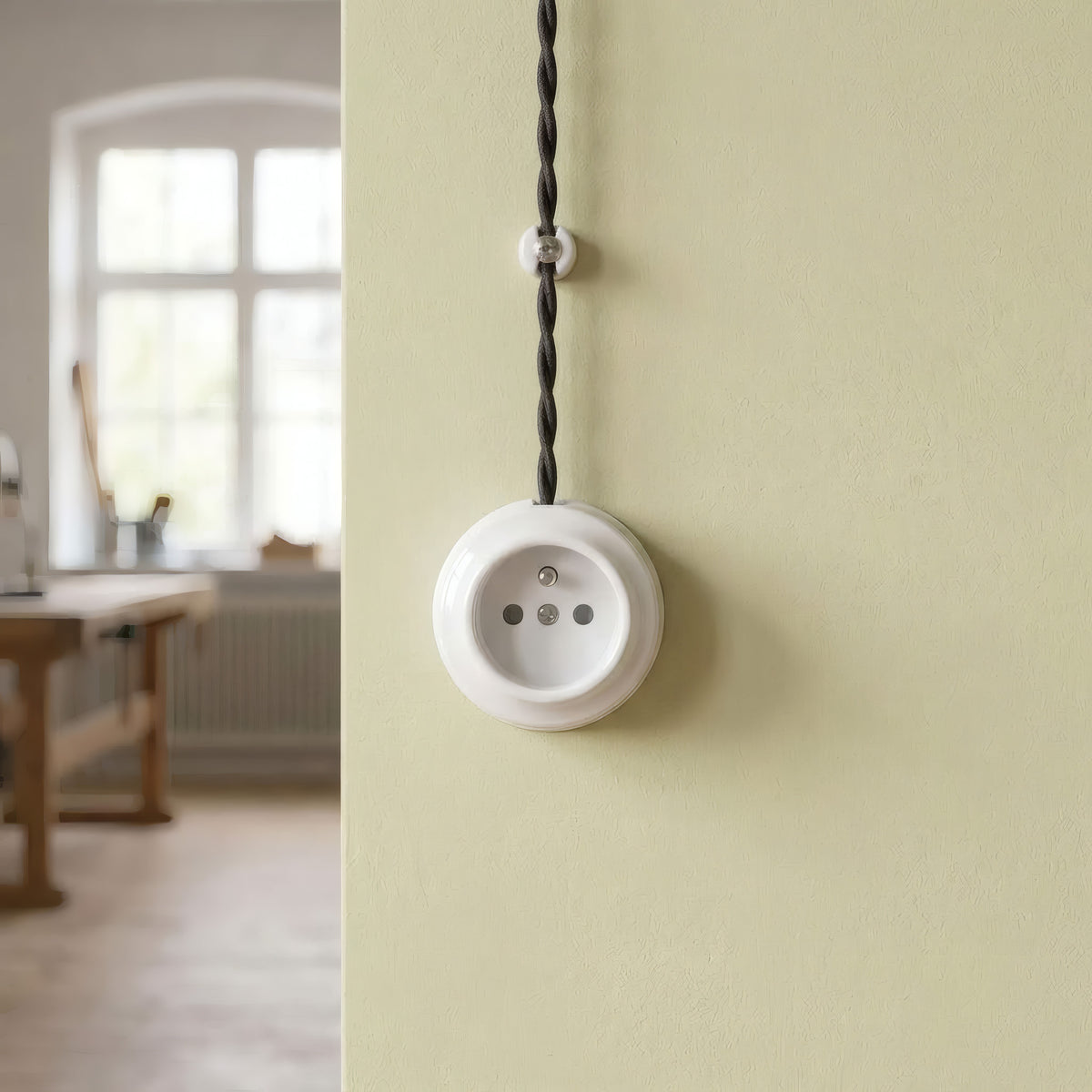 Vægstikkontakt i porcelæn — Fransk 2P+T 16 A / Hvid