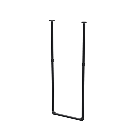 Loftophængt tøjstang i matsort lakeret stålrør Ø 27 mm — bredde 46 cm, højde under loftet 123 cm, trekvartsvisning på hvid baggrund