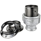 E27-fatningssæt i blankt sort metal på fitting med indvendigt gevind i galvaniseret støbejern