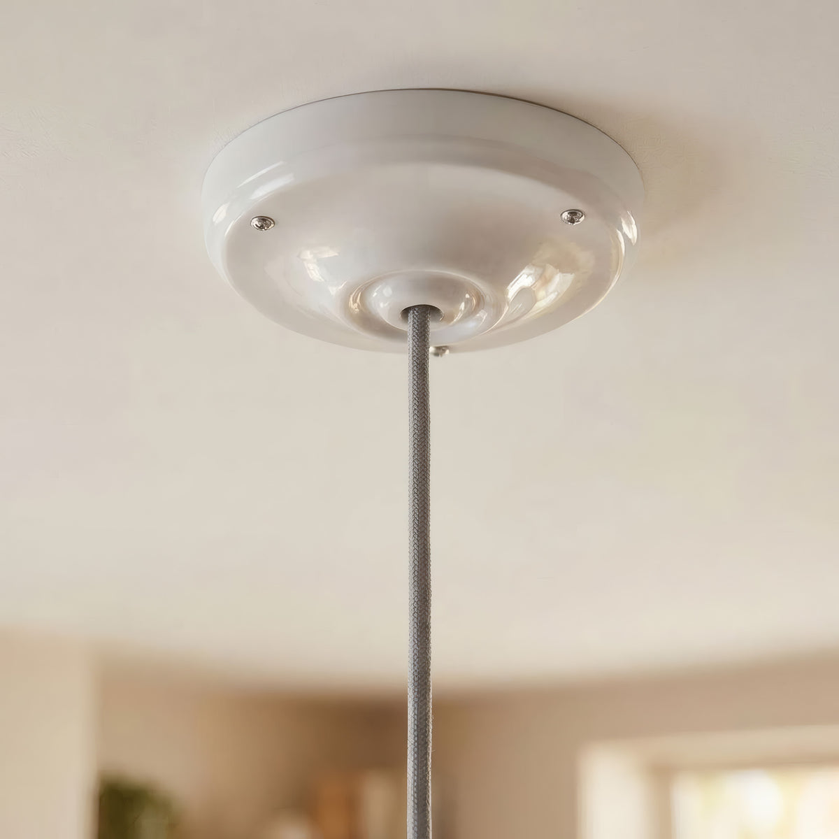 Roset i porcelæn med monteringssæt, Ø 105 mm — Hvid