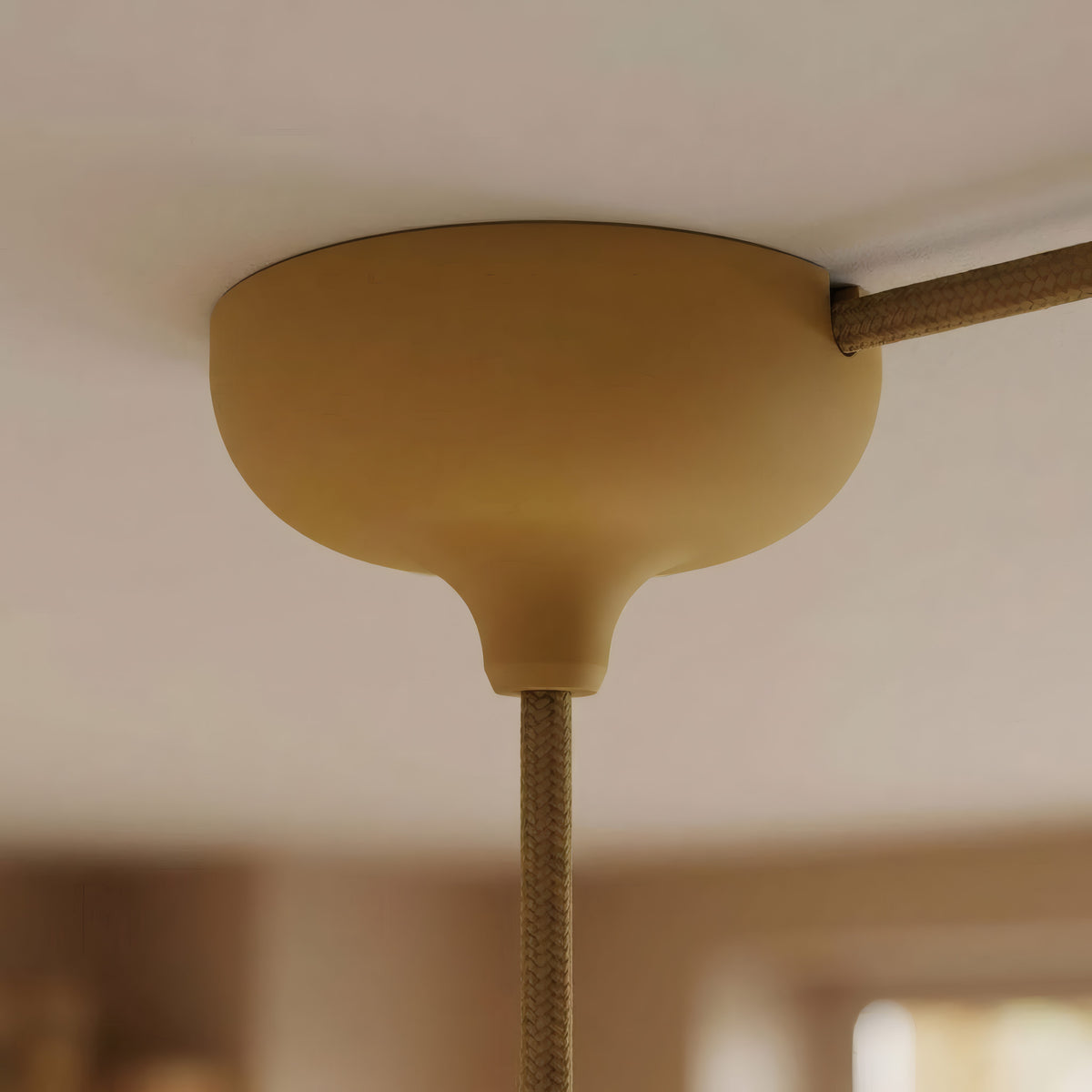 Silikoneroset Ø 88 mm, centralt hul og sideudgang — Sennepsgul