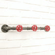 Porte-manteau murale style atelier loft en fonte avec vannes rouges